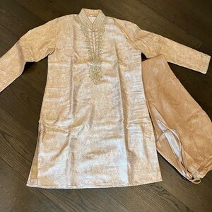 Indian kurta set.